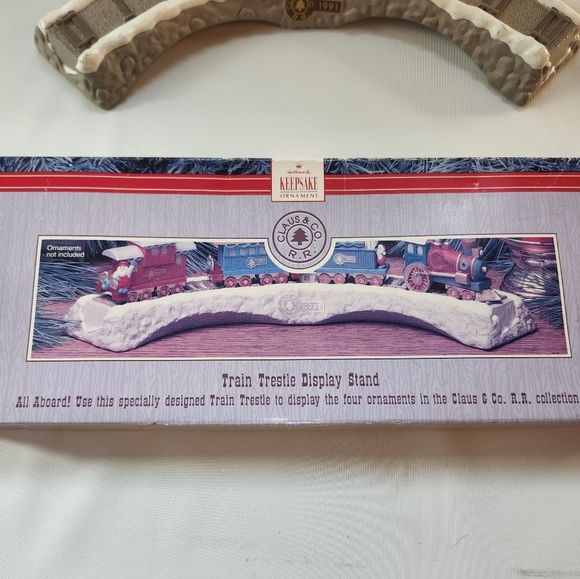 1991 Hallmark Keepsake Ornament Train Trestle Display Stand Claus Co Railroad RR - Picture 10 of 10